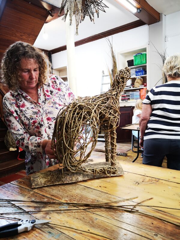 willow-hare-sculpture-course-student
