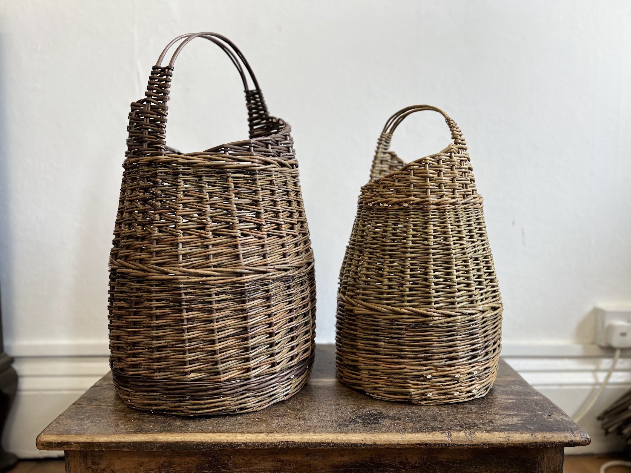 2 asymmetrical baskets